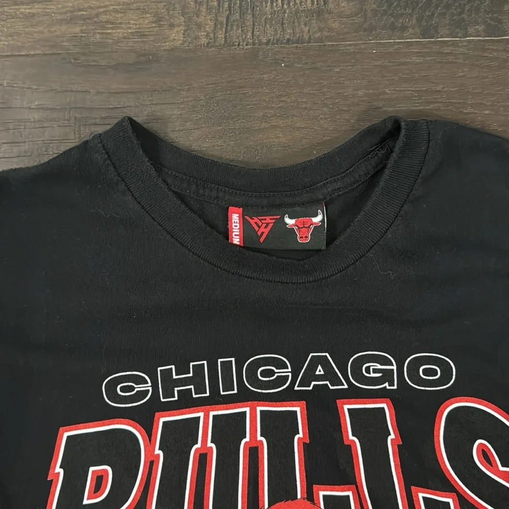 Hypland NBA CHICAGO BULLS CHARGE PIERCE TSHIRT Size Medium - Picture 3 of 5